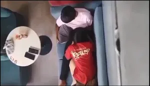 Quay lén bồ bú bú cho người tình nơi công cộng